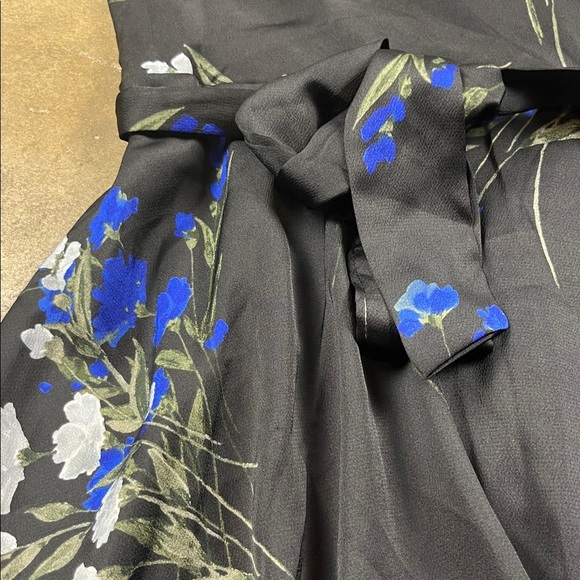 DKNY Black Dress with Blue and White Floral Design NWT
Size: 12 - Picture 8 of 8